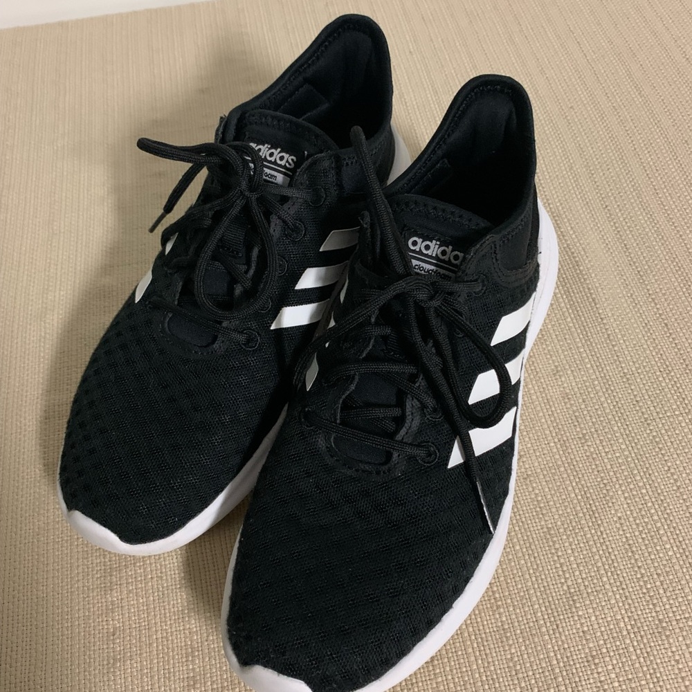 Adidas 7.5 Women’s Cloudfoam Black and White Sneakers (Slip On)